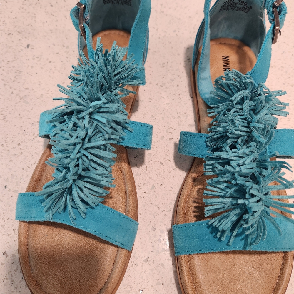 Minnetonka Blue Fringe Sandals with Suede Detailing